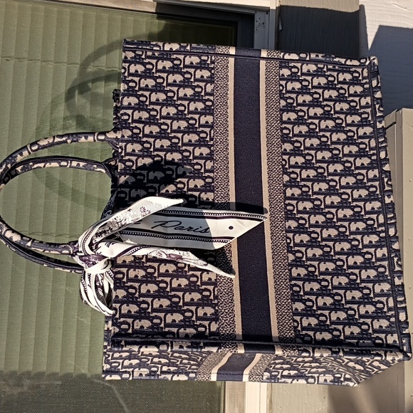 Dior Large Bag/Tote. In Perfect Condition!!! - Picture 5 of 8